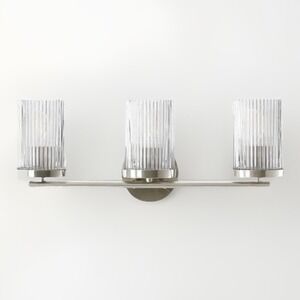 Housemark Luca 3-light Vanity Bar Ribbed Clear Glass Wall Sconce Light Fixture